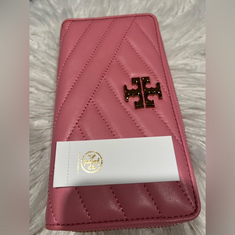 ✨SOLD✨ Tory Burch Kira Chevron zip continental wallet - Picture 12 of 13